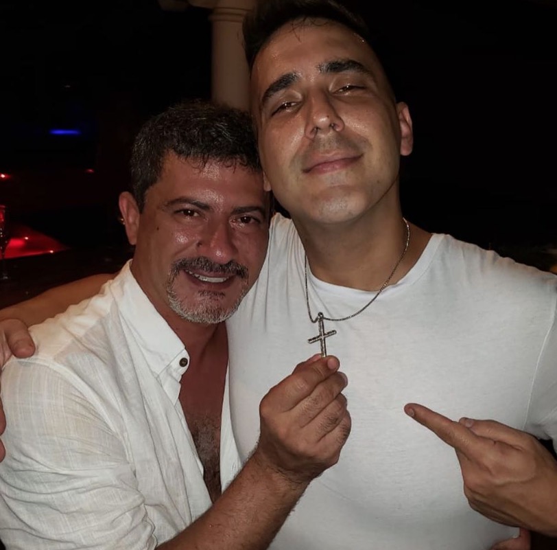 André Marques faz homenagem emocionante a Tom Veiga