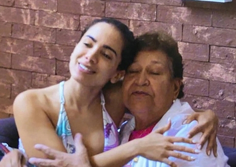 Idosa processa Anitta e Netflix após virar chacota por aparecer em série