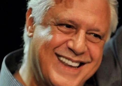 Antonio Fagundes aparece ao lado de mulher combinando pijamas e encanta web