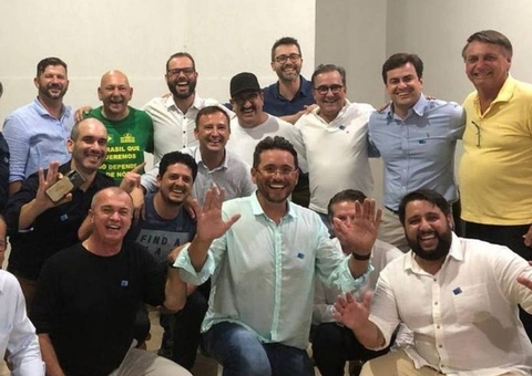 Sem máscaras, Bolsonaro e Ratinho ignoram pandemia e se reúnem em jantar