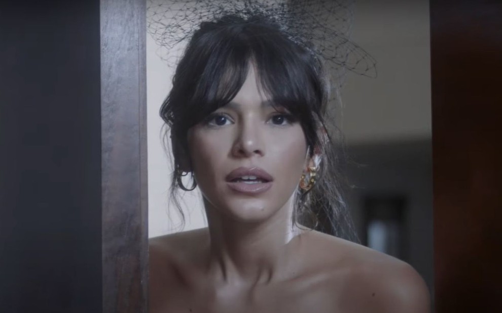 Bruna Marquezine anuncia contratação na Netflix com vídeo hilário; Assista
