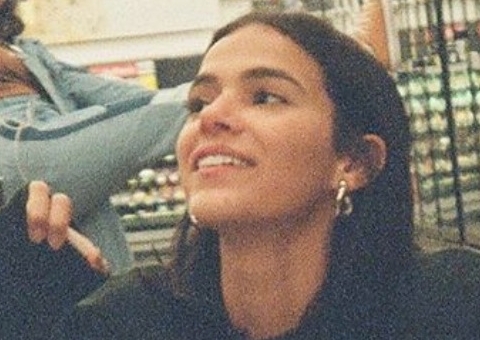 Irmã de Bruna Marquezine completa 18 anos e atriz se declara: 'até a lua'