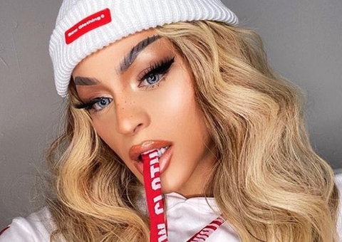 Pabllo Vittar dá close em bumbum gigantesco e fio-dental não dá conta 