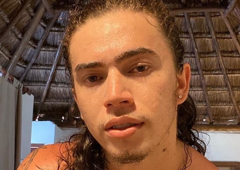 Whindersson Nunes posta selfie e detalhe chama atenção dos internautas 