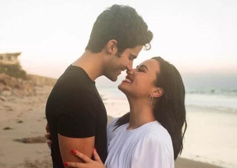 Demi Lovato e Max Ehrich terminam após dois meses de noivado, diz revista 