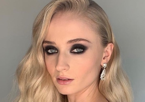 Sophie Turner compartilha fotos inéditas da gravidez