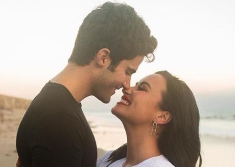 Max Ehrich fala sobre fim do noivado com Demi Lovato: 'viro a página'