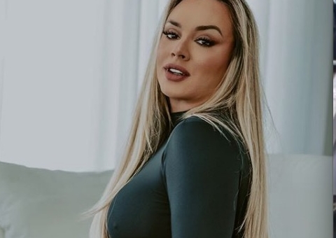 Juju Salimeni choca ao revelar quantos kg coloca no treino de perna