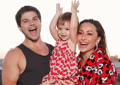 Filha de Sabrina Sato e Duda Nagle ganha carro elétrico de R$ 4 mil 