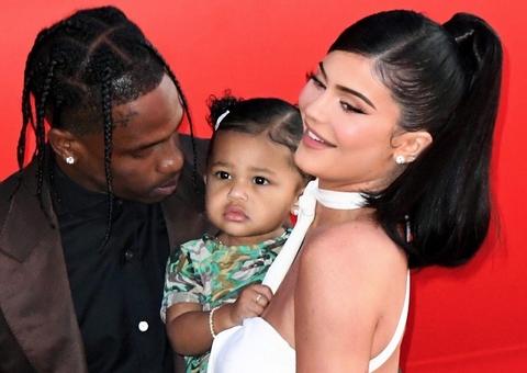 Kylie Jenner surge com Travis Scott e levanta rumores de reconciliação