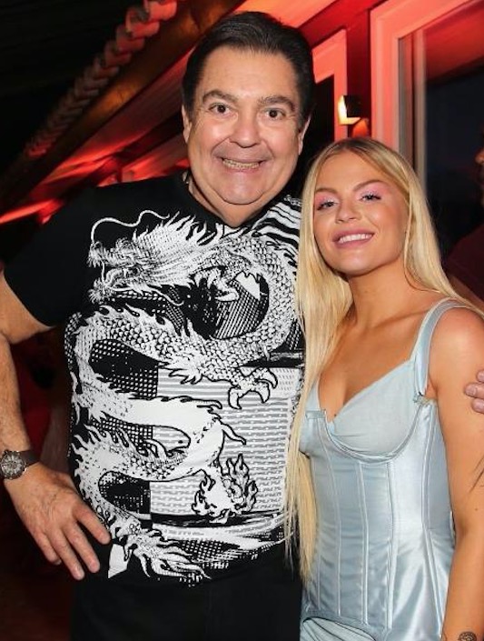 Ao vivo, Faustão comete gafe e volta a chamar Luísa Sonza de 'Luísa Sonsa'