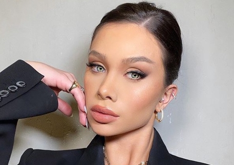 Flavia Pavanelli é diagnosticada com úlceras e avisa: 'ficar mais sumida'