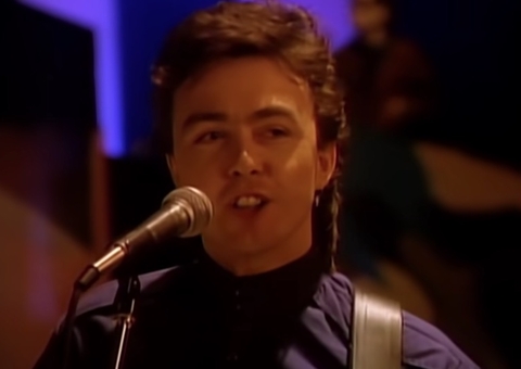 Tony Lewis, vocalista da The Outfield, é encontrado morto em casa