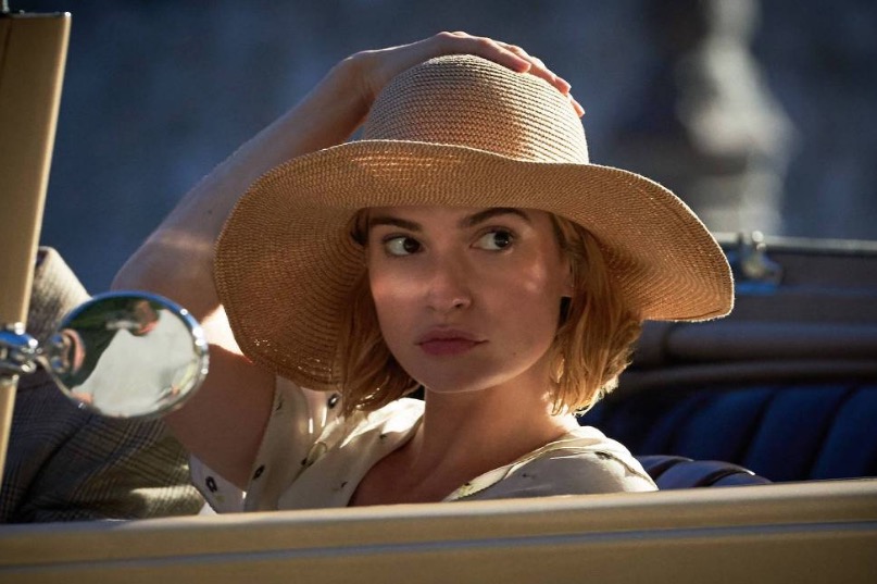 Atriz do filme 'Rebecca', da Netflix, teve ataques de pânico após fim das gravações