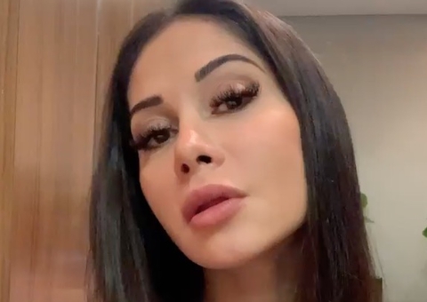 Mayra Cardi deixa seios à mostra e eleva temperatura com corpão escultural