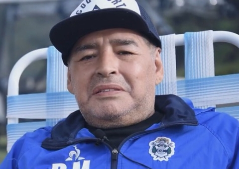 Médico diz que Maradona apresenta 'confusão mental' após cirurgia