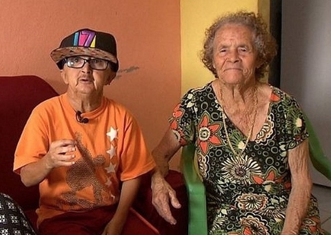 Mãe do humorista Jotinha recebe alta médica após ser internada com Covid