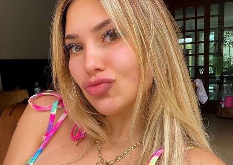 Grávida de 2 meses, Virgínia sensualiza em foto com lingerie picante