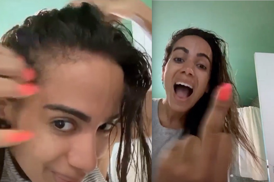 Em vídeo, Anitta prova que não raspou o cabelo e mostra até o dedo do meio