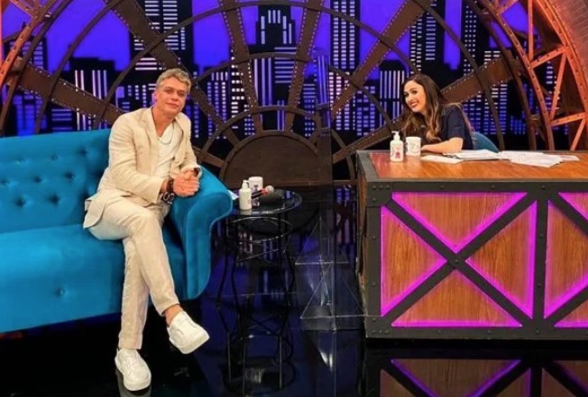 Fabio Assunção revela que tem foto de Chico Buarque no banheiro 