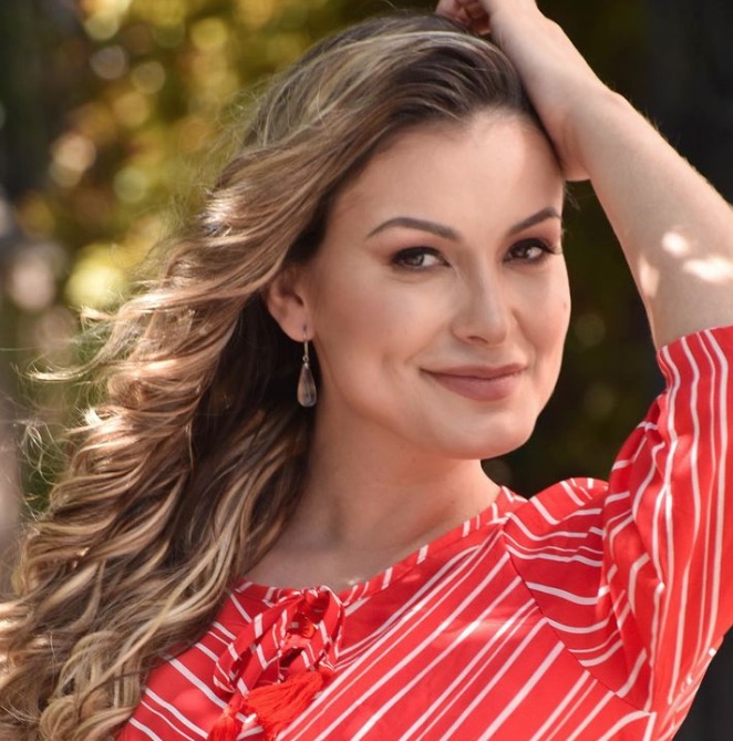 Andressa Urach pode virar musa de cervejaria após deixar a Universal