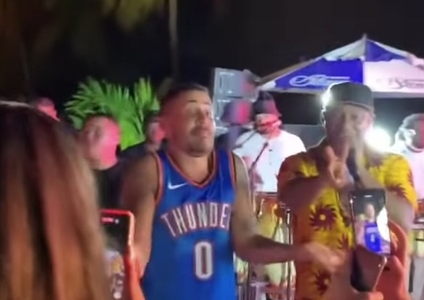 Com aglomeração sem máscara, Carlinhos Maia faz festança e é criticado