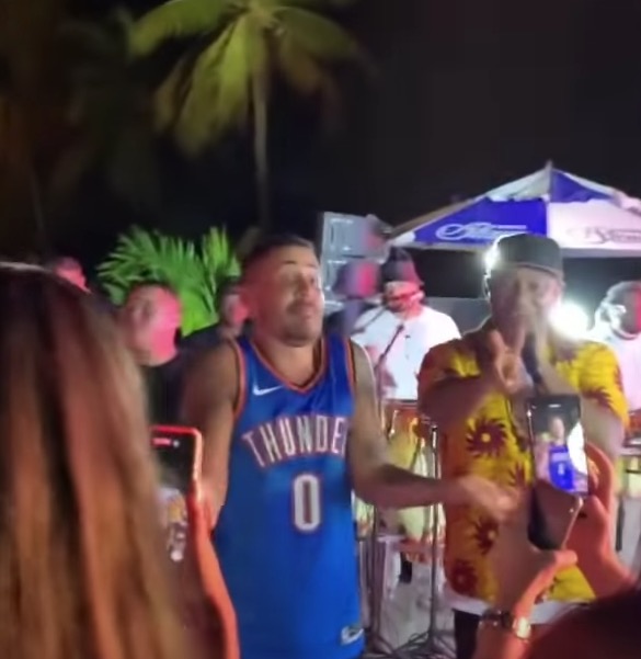 Com aglomeração sem máscara, Carlinhos Maia faz festança e é criticado