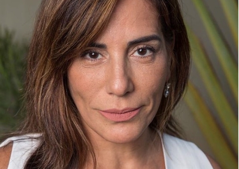 Glória Pires assume cabelos brancos 'contra vontade da família'