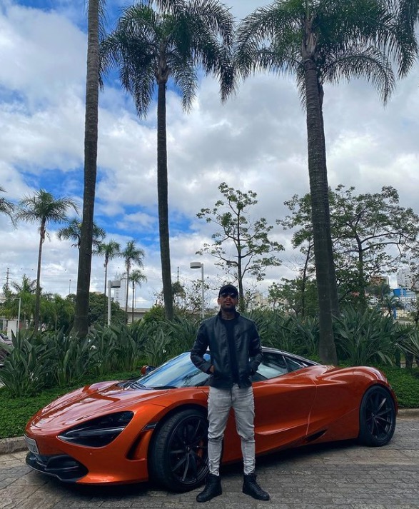 Nego do Borel ostenta carro milionário e ironiza: 'Tô duro'