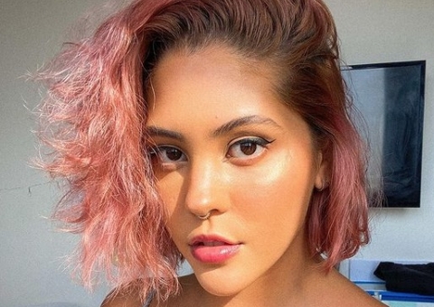 Youtuber é criticada por comer café da manhã por engano e tirar sarro