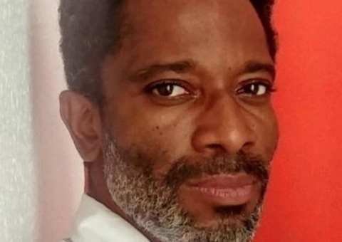 Ator Flávio Bauraqui assume namoro com arquiteto 