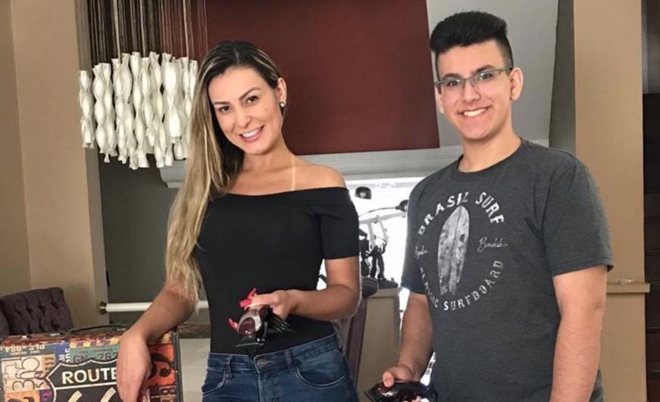 Andressa Urach vive vida simples após doações à igreja; filho não tem plano