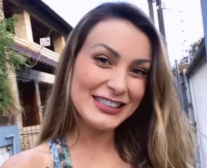 Andressa Urach diz o que pensa sobre fazer programa após deixar a Igreja