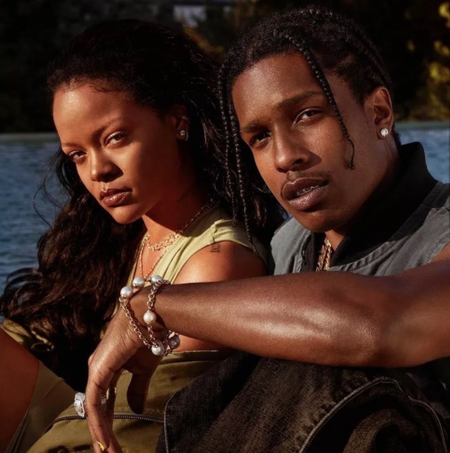 Rihanna está namorando o rapper A$AP Rocky, diz revista 