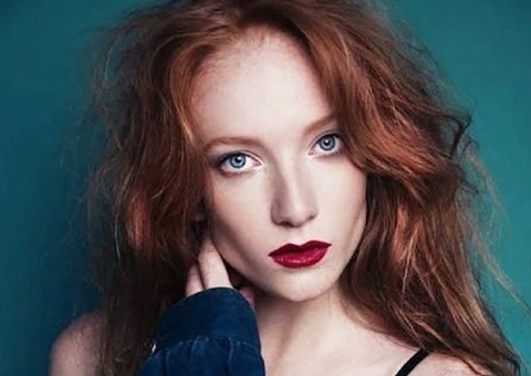 Modelo da Vogue é acusada de esfaquear namorado durante briga 