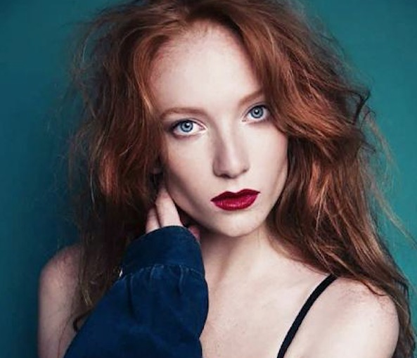 Modelo da Vogue é acusada de esfaquear namorado durante briga 