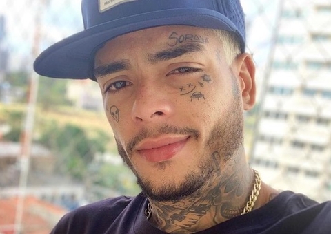 MC Kevin é criticado por foto com mulher nua ao anunciar que está solteiro