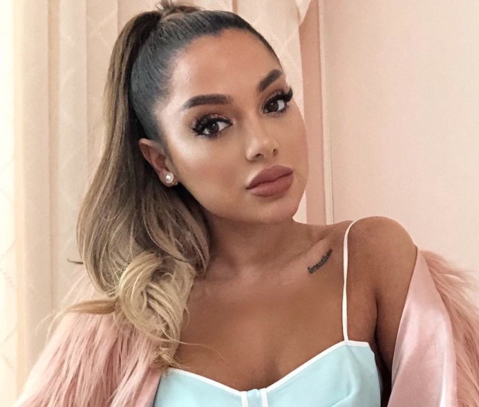 Youtuber vende vídeo nua de quando era criança e é banida de Onlyfans