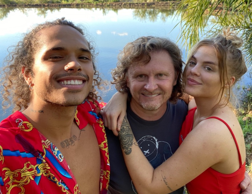 Luísa Sonza compartilha fotos de viagem com Vitão 