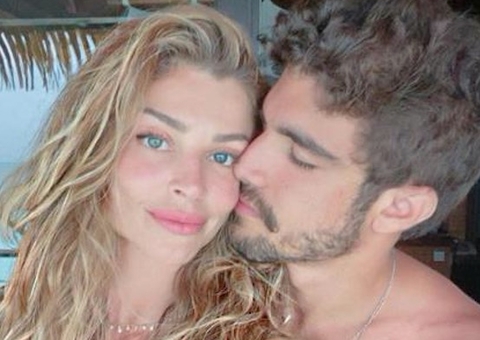Grazi Massafera enche Caio Castro de elogios e quase entrega detalhe íntimo