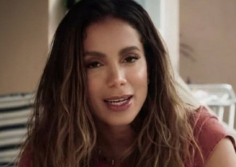 Anitta revela experiência com 'maior p** que já viu na vida': 'virei assim'