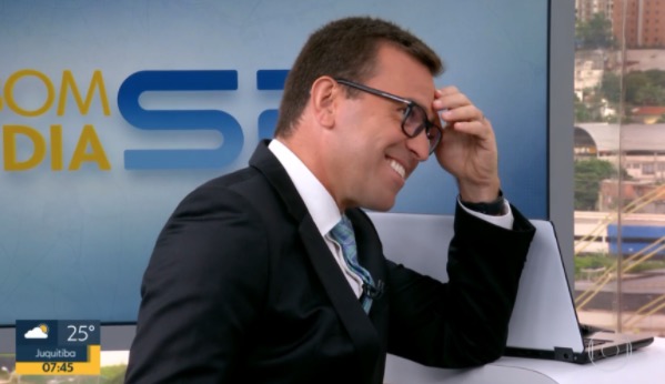 Apresentador Rodrigo Bocardi solta palavrão durante jornal: 'vazou?'