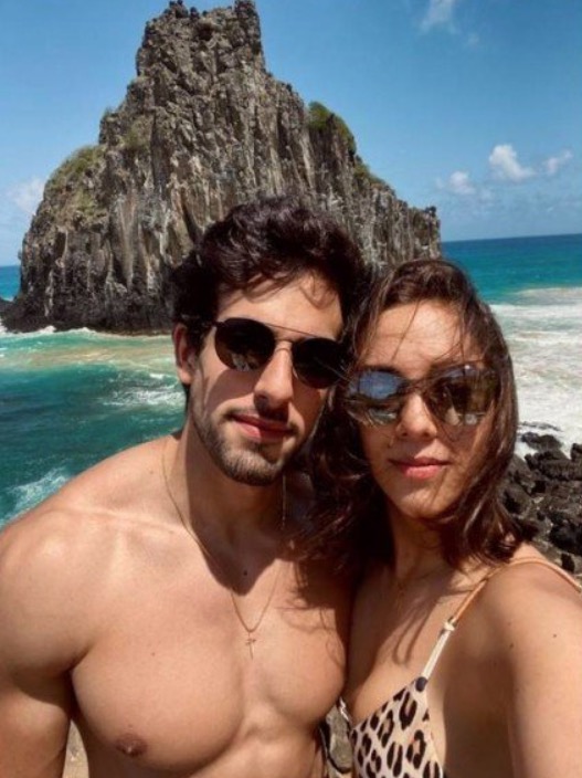 Filha de Faustão posa com namorado apresentador em Noronha 
