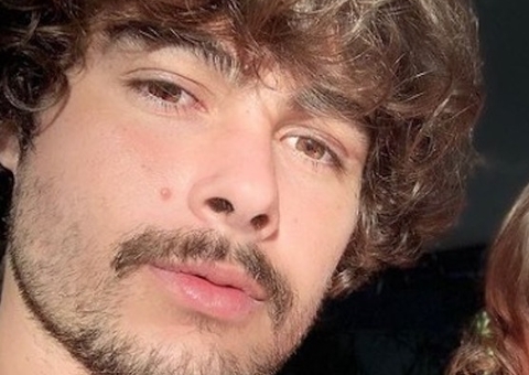 Rafa Vitti tenta cortar a franja da filha e encanta internautas