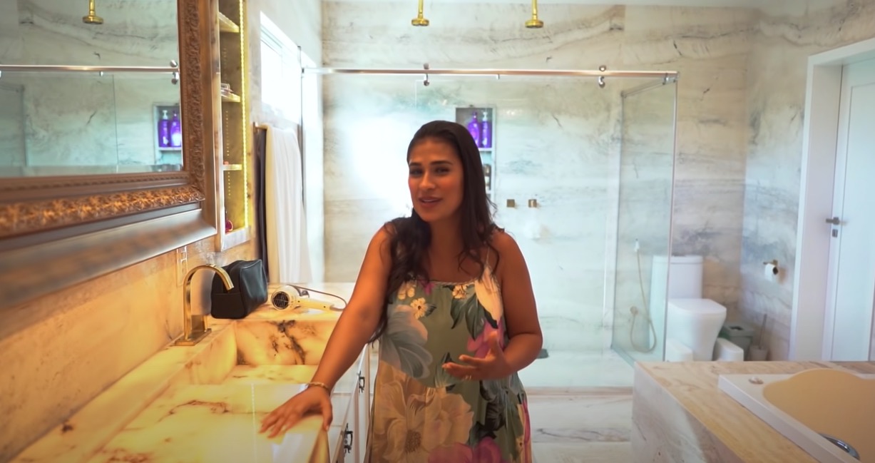 Simone exibe interior da mansão em Fortaleza com cinema e jaccuzi 
