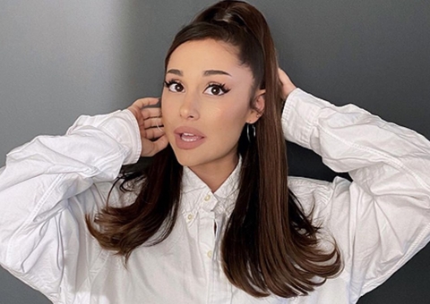 Ariana Grande anuncia noivado com Dalton Gomez e mostra fotos do casal 