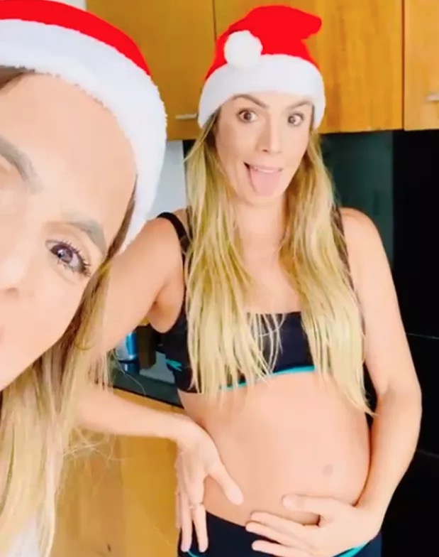 Bia Feres anuncia gravidez com vídeo divertido ao lado da irmã Branca