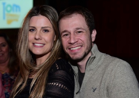 Mulher de Tiago Leifert mostra pela primeira vez rostinho da filha