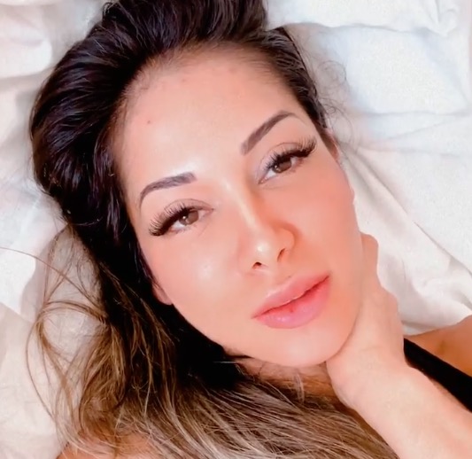 Mayra Cardi testa positivo para Covid e desabafa: 'passei muito mal'  