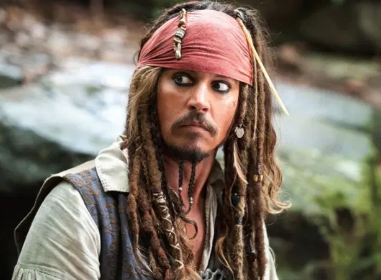 Mansão de Johnny Depp é invadida por mulher   